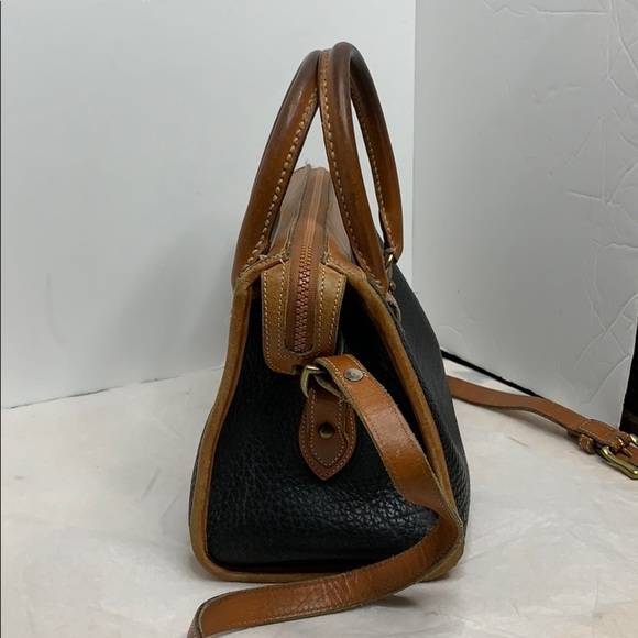 Dooney and Bourke classic leather Satchel - Picture 4 of 10